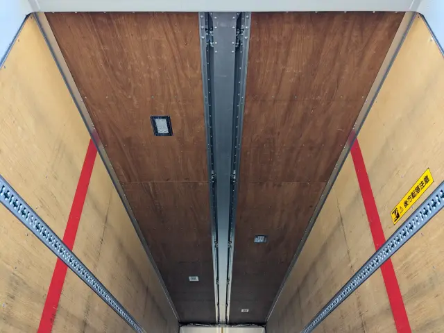 いすゞ ギガ 2PG-CYJ77C(8x4)の写真12