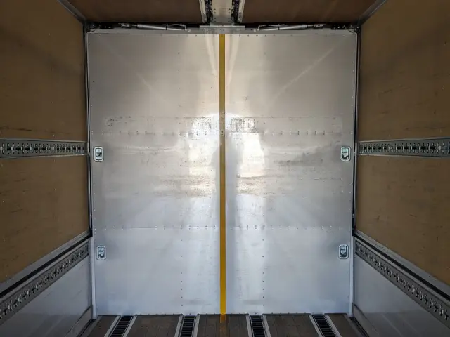 いすゞ ギガ 2PG-CYJ77C(8x4)の写真14