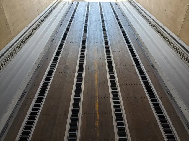 いすゞ ギガ 2PG-CYJ77C(8x4)の写真15