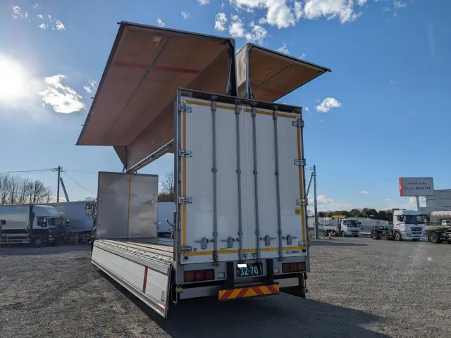 いすゞ ギガ 2PG-CYJ77C(8x4)の写真36