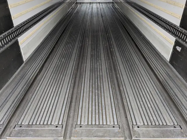 日野 プロフィア 2DG-FW1AHG(8x4)の写真11