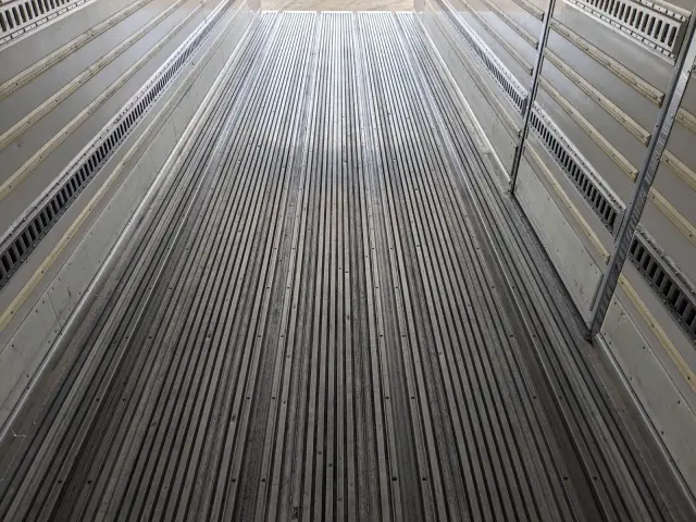 日野 プロフィア 2DG-FW1AHG(8x4)の写真16