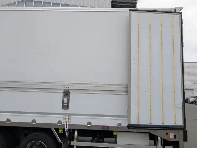 日野 プロフィア 2DG-FW1AHG(8x4)の写真10