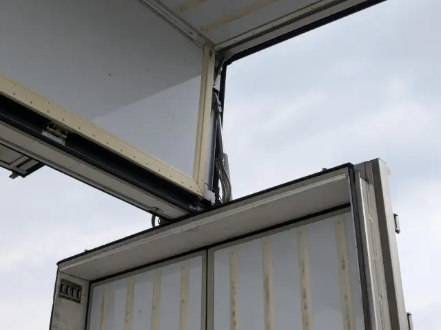 日野 プロフィア 2DG-FW1AHG(8x4)の写真32