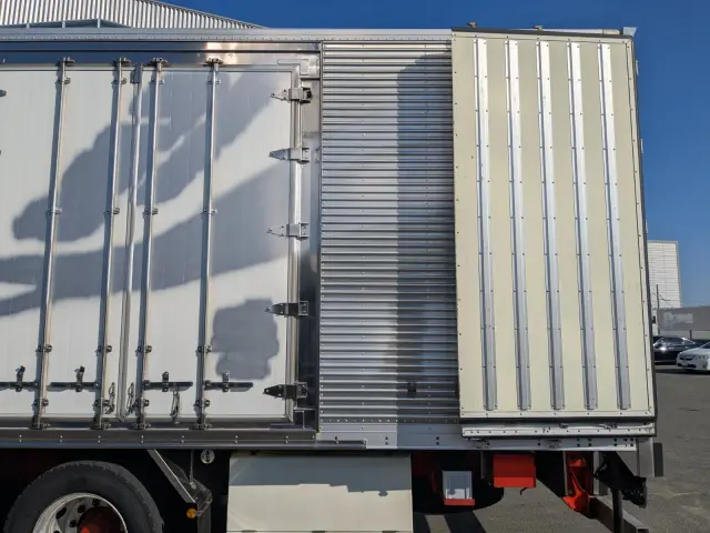 日野 プロフィア QPG-FR1EXEG(6x2)の写真9