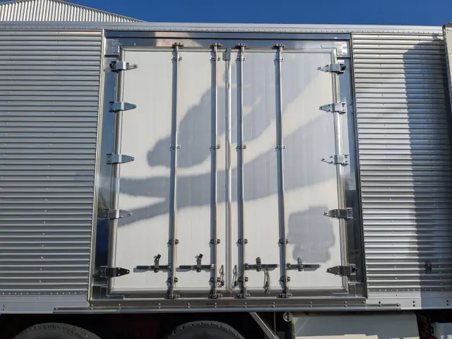 日野 プロフィア QPG-FR1EXEG(6x2)の写真14