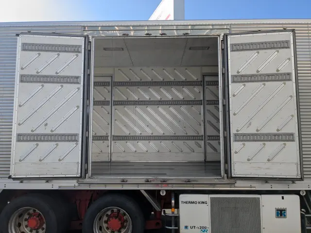 日野 プロフィア QPG-FR1EXEG(6x2)の写真22