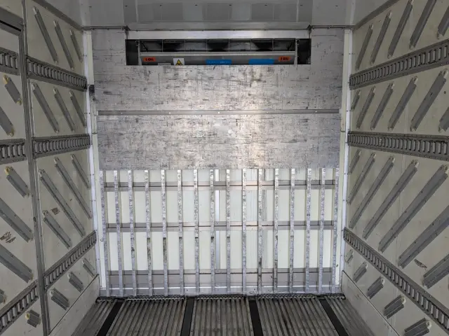 日野 プロフィア QPG-FR1EXEG(6x2)の写真27