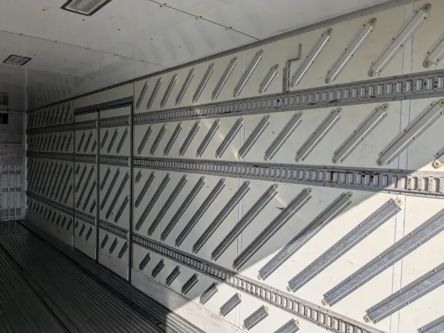 日野 プロフィア QPG-FR1EXEG(6x2)の写真31