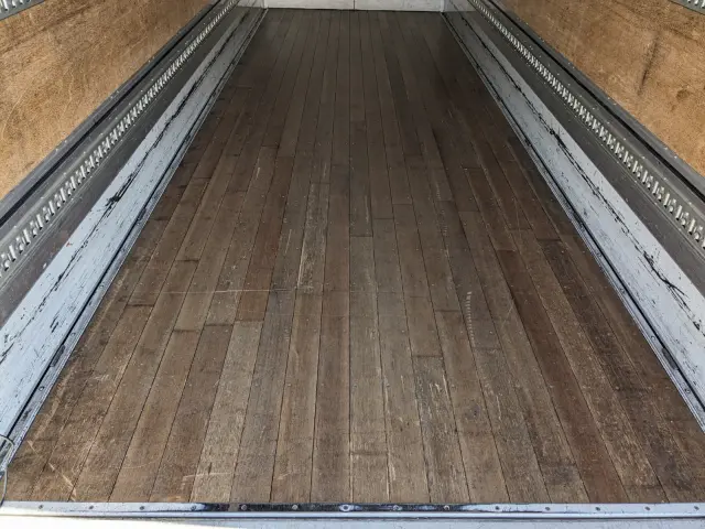 いすゞ フォワード TKG-FRR90T2(2WD)の写真13