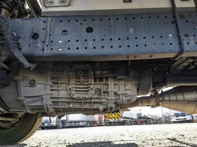 いすゞ フォワード TKG-FRR90T2(2WD)の写真23