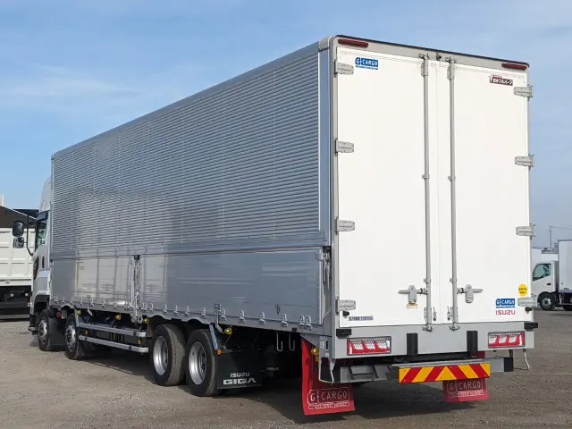 いすゞ ギガ 2PG-CYJ77D(8x4)の写真4