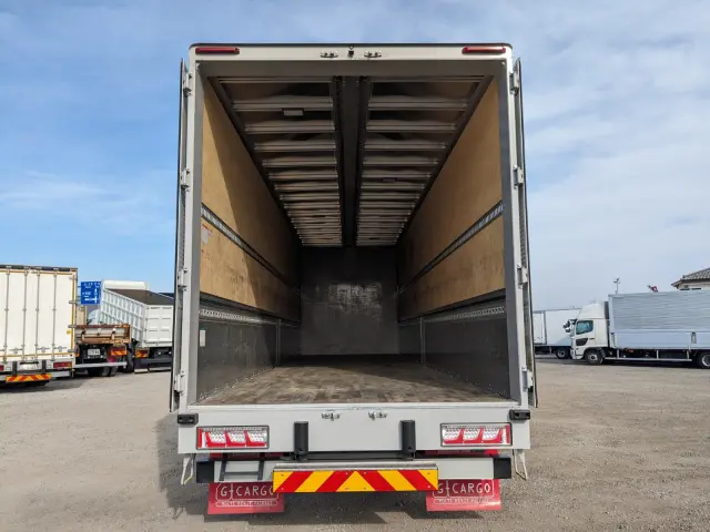 いすゞ ギガ 2PG-CYJ77D(8x4)の写真9