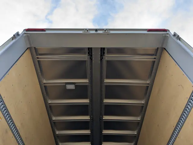 いすゞ ギガ 2PG-CYJ77D(8x4)の写真11