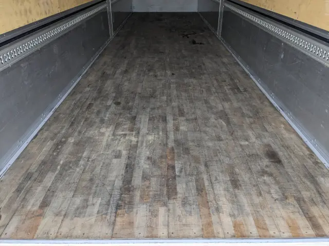 いすゞ ギガ 2PG-CYJ77D(8x4)の写真12