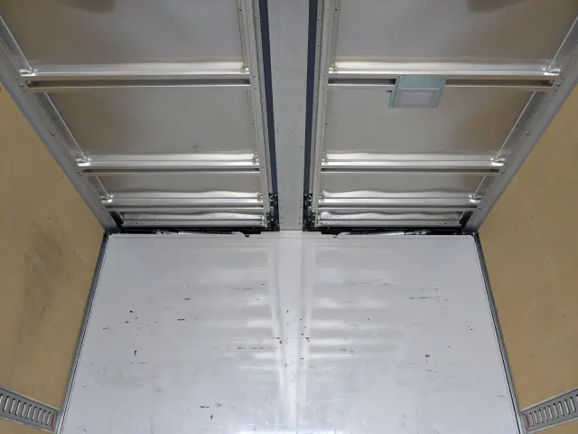 いすゞ ギガ 2PG-CYJ77D(8x4)の写真15