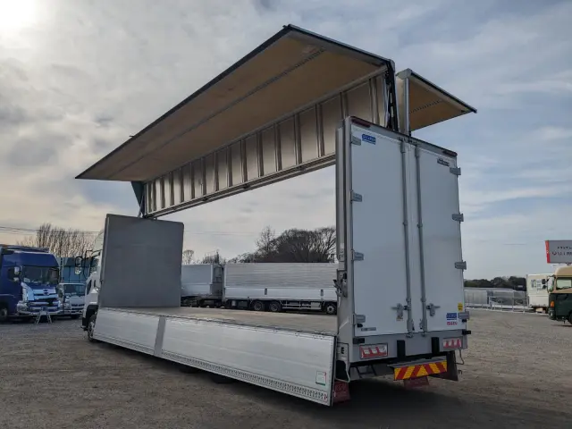 いすゞ ギガ 2PG-CYJ77D(8x4)の写真37