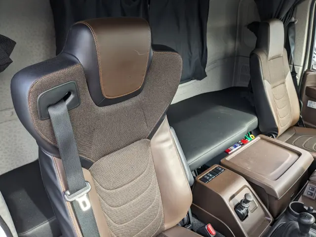 いすゞ ギガ 2PG-CYJ77D(8x4)の写真40