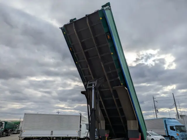 ＵＤ クオン QPG-CD5ZL(6x2)の写真16