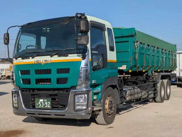 いすゞ ギガ QKG-CYM77A(6x2)の写真1