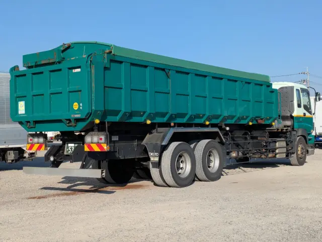 いすゞ ギガ QKG-CYM77A(6x2)の写真5