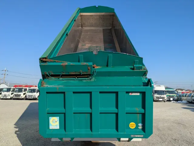 いすゞ ギガ QKG-CYM77A(6x2)の写真10