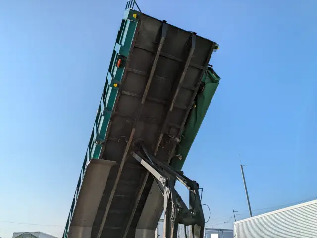 いすゞ ギガ QKG-CYM77A(6x2)の写真12