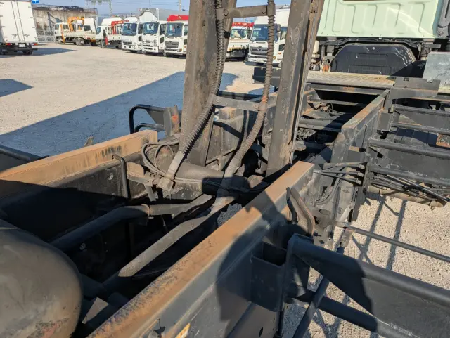 いすゞ ギガ QKG-CYM77A(6x2)の写真14