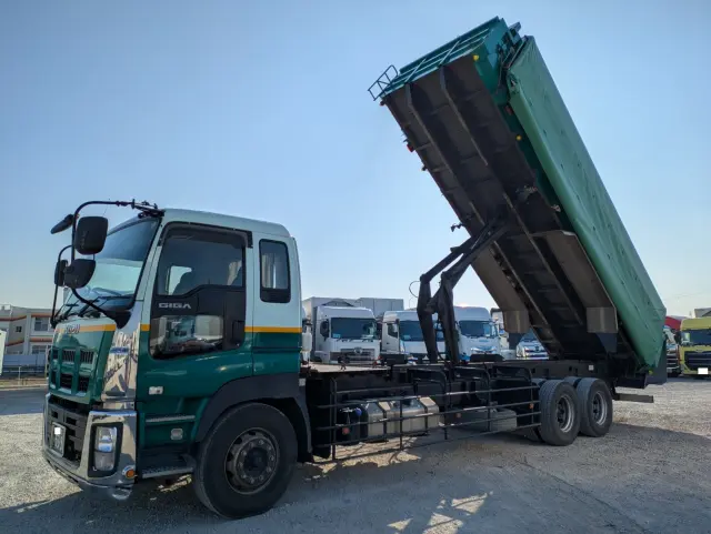 いすゞ ギガ QKG-CYM77A(6x2)の写真16