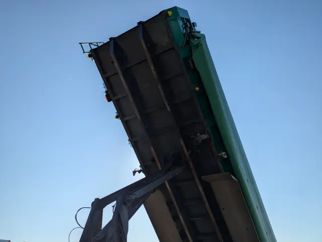 いすゞ ギガ QKG-CYM77A(6x2)の写真17