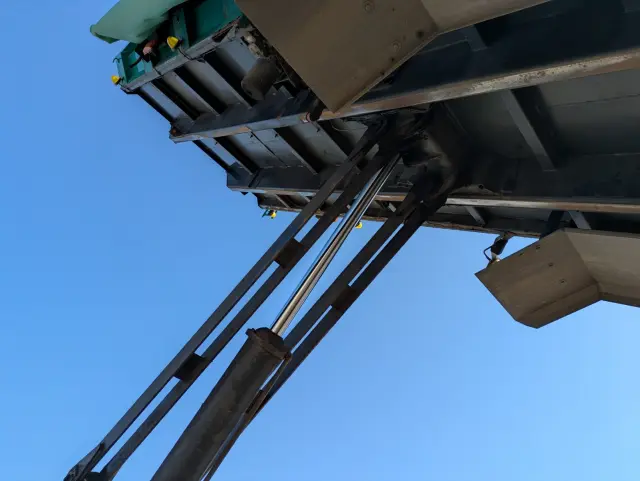 いすゞ ギガ QKG-CYM77A(6x2)の写真18