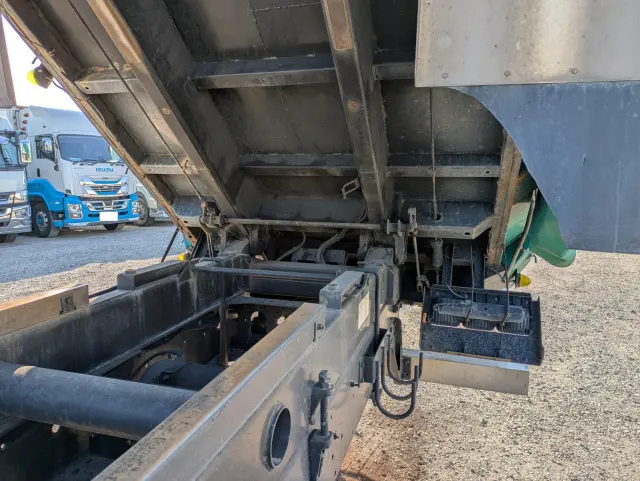 いすゞ ギガ QKG-CYM77A(6x2)の写真20