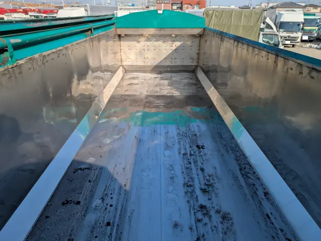 いすゞ ギガ QKG-CYM77A(6x2)の写真23