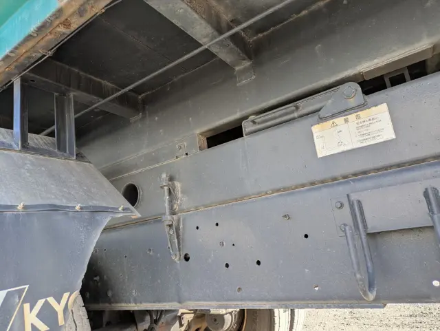 いすゞ ギガ QKG-CYM77A(6x2)の写真27