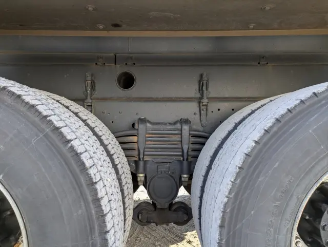 いすゞ ギガ QKG-CYM77A(6x2)の写真28