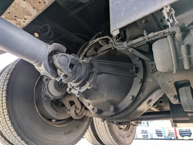 いすゞ ギガ QKG-CYM77A(6x2)の写真29