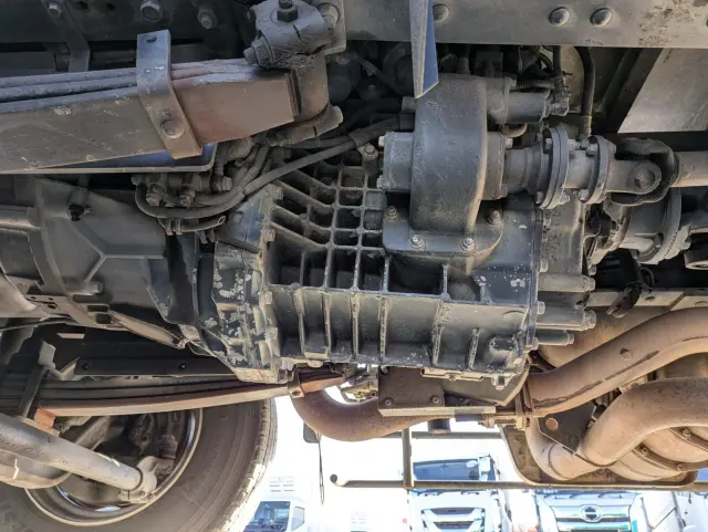 いすゞ ギガ QKG-CYM77A(6x2)の写真31