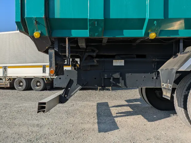 いすゞ ギガ QKG-CYM77A(6x2)の写真32