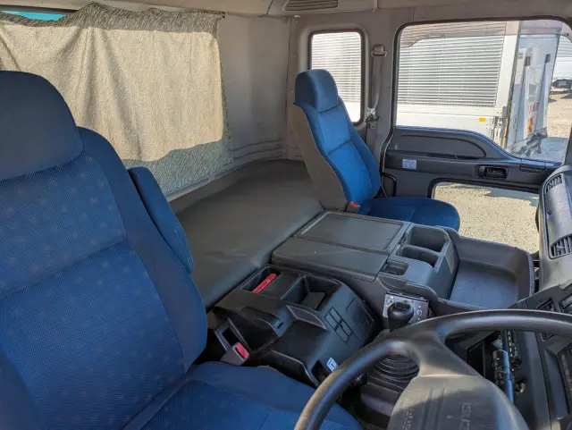 いすゞ ギガ QKG-CYM77A(6x2)の写真37