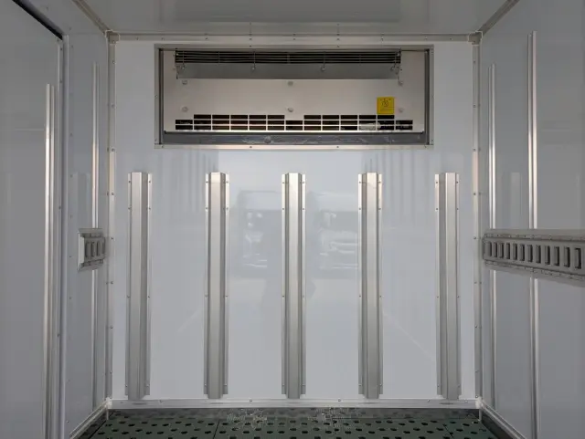 三菱 キャンター 2RG-FBAV0(2WD)の写真17