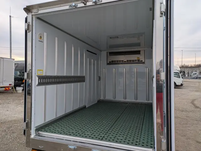 三菱 キャンター 2RG-FBAV0(2WD)の写真20