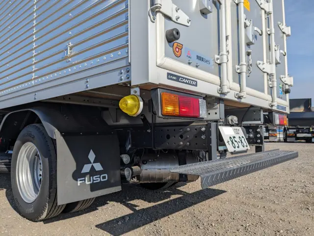 三菱 キャンター 2RG-FBA20(2WD)の写真8