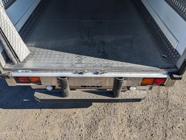 いすゞ フォワード 2PG-FRR90S2(2WD)の写真10