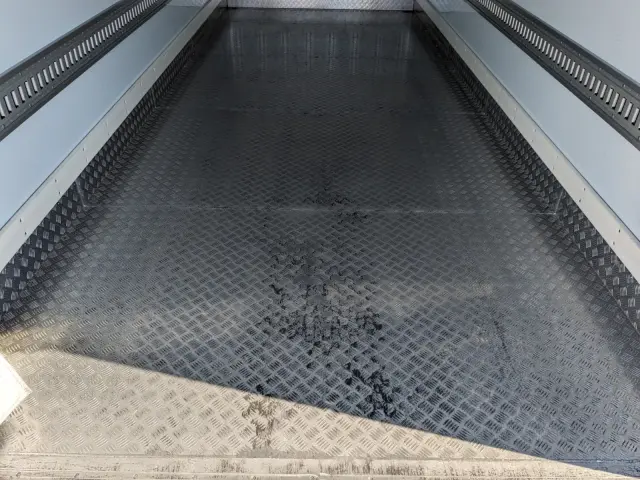 いすゞ フォワード 2PG-FRR90S2(2WD)の写真12