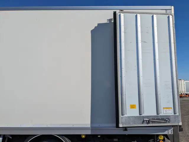 いすゞ フォワード 2PG-FRR90S2(2WD)の写真21