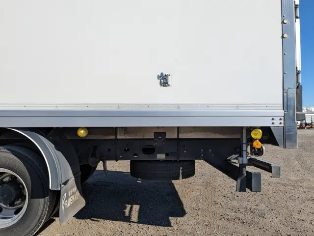 いすゞ フォワード 2PG-FRR90S2(2WD)の写真22