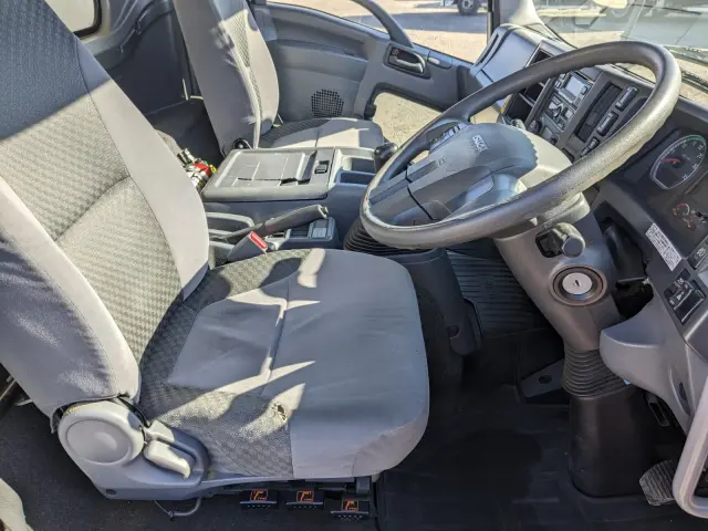 いすゞ フォワード 2PG-FRR90S2(2WD)の写真33