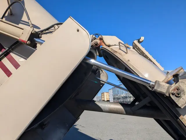 UD クオン QPG-CD5YL(6x2)の写真17