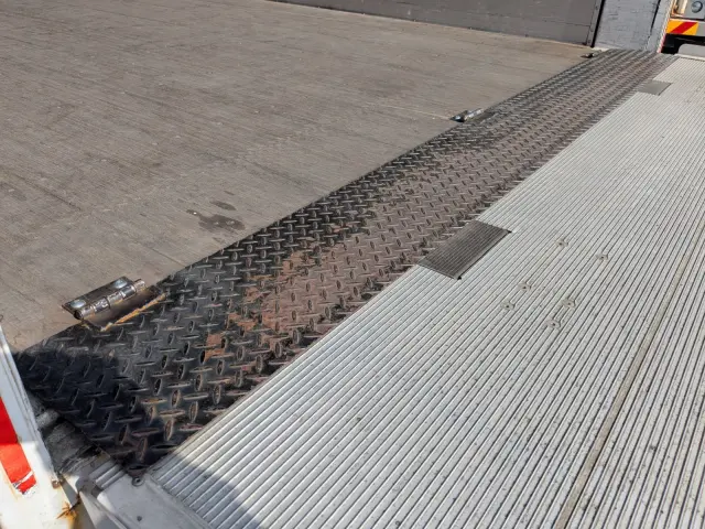 日野 レンジャー TPG-FD7JLAG(2WD)の写真12