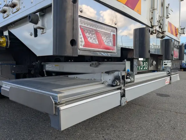 いすゞ フォワード TKG-FRR90T2(2WD)の写真3